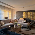 Διαμέρισμα Cozy Shared In Center