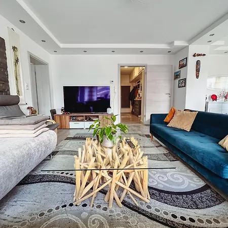 Cozy In Center Apartment