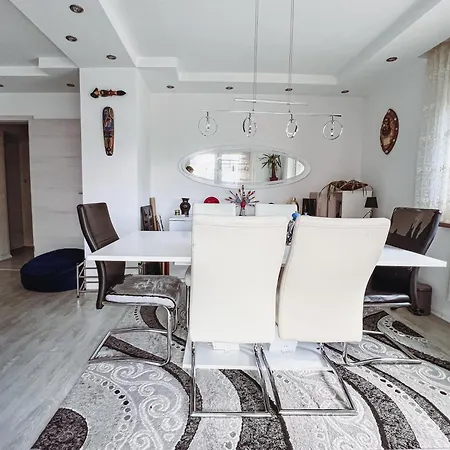Cozy Shared In Center